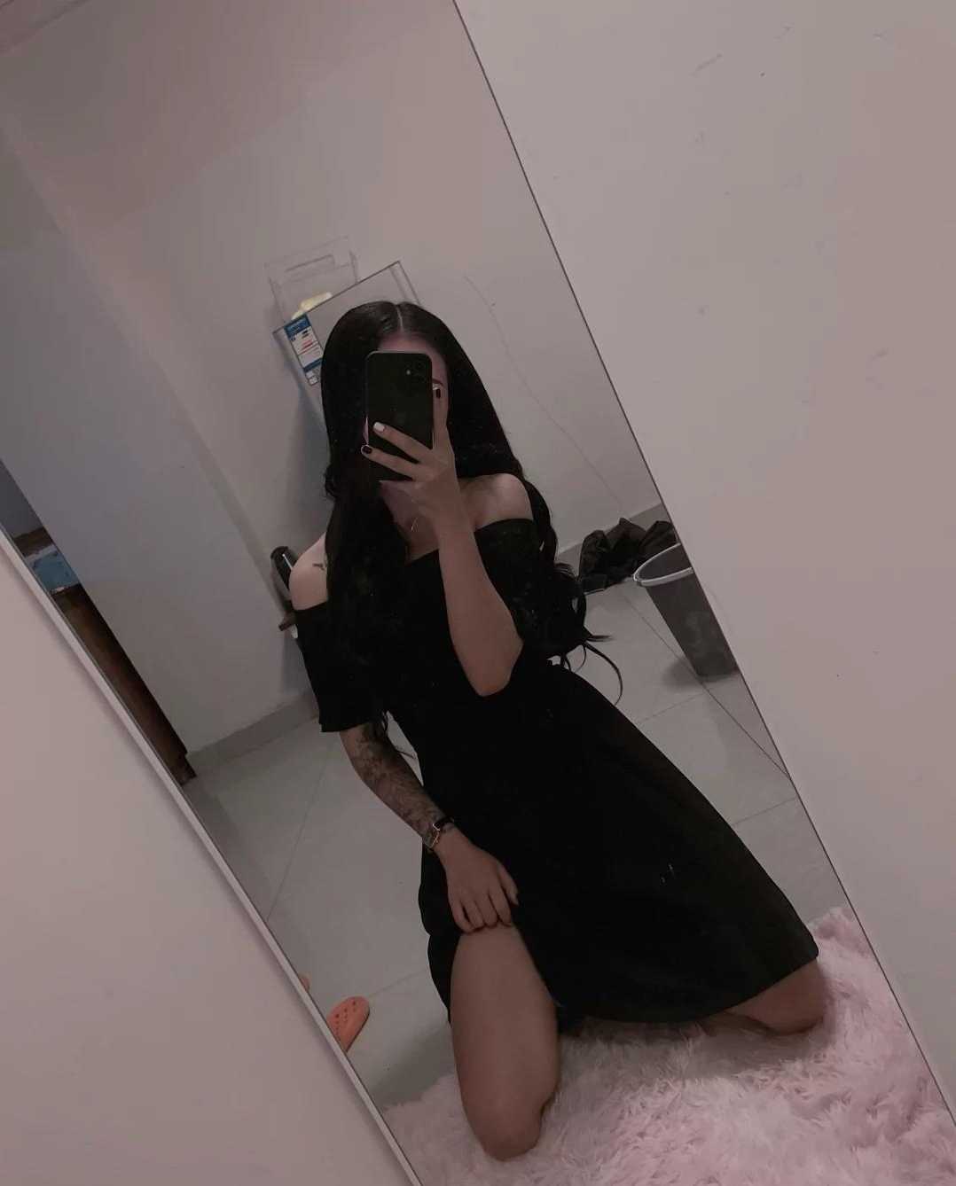 平常健身的大长腿美女